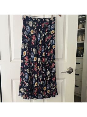 Herman Geist Floral Midi Skirt in Navy Sz 4P fits like a Sz 2